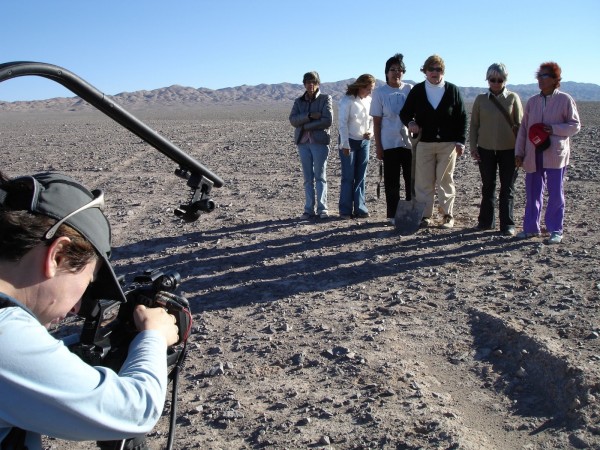 Las mujeres madres y familiares de los desaparecidos, en el desierto de Atacama.
