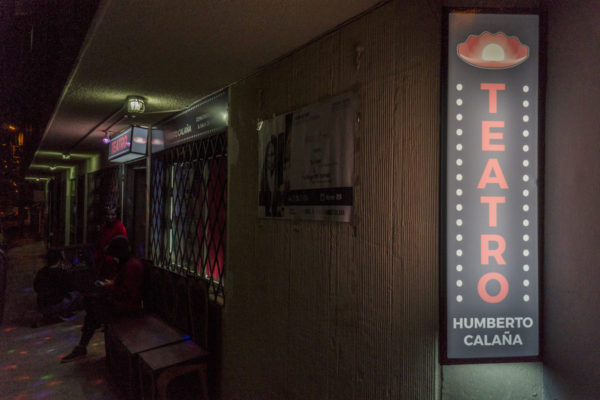 ¡que viva el teatro!